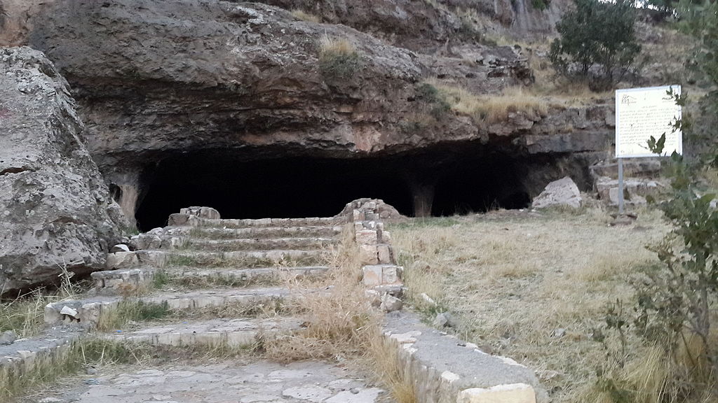 The exterior of the prehistoric Bastoona cave in Barzan. (Photo: Goran Sabah Ghafour) 